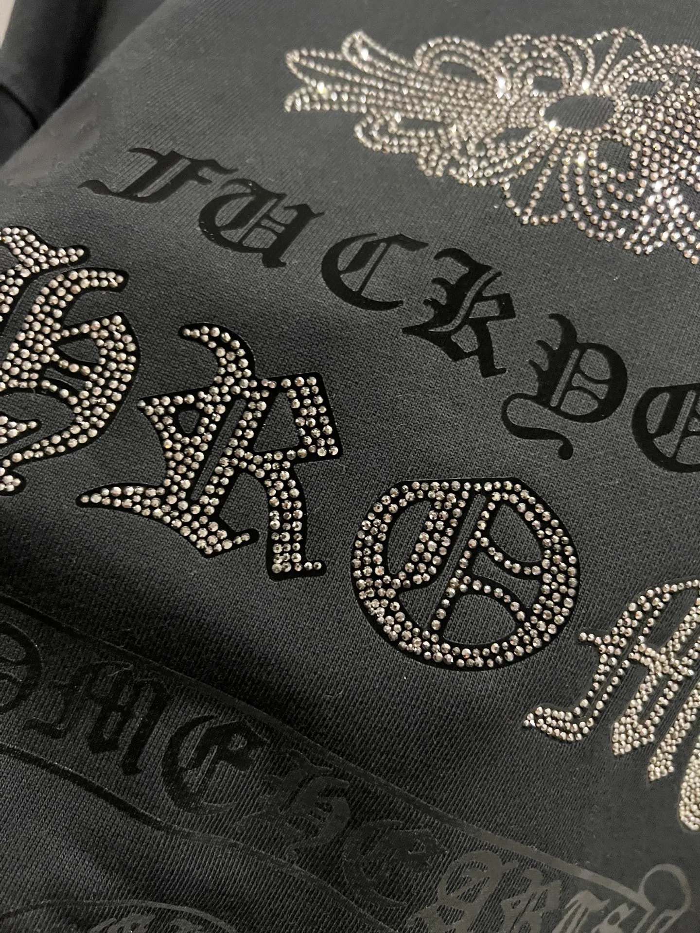 🅿️260 CH Crow 2025 autumn and winter new round neck long-sleeved sweatshirt Ten horseshoe Sanskrit characters Middle Eastern and Australian diamonds + flocking design technology The real thing is great🔥Same style for men and women Loose version Size S M L XL XXL Five sizes black white
